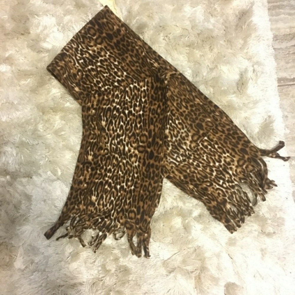 {Boutique} Animal Print Velour Scarf 💖